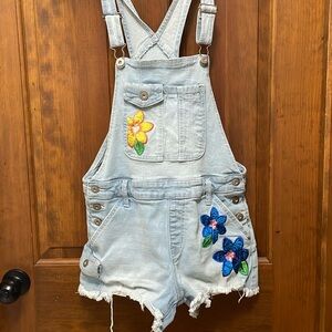 Denim overall shorts with embroidered flowers